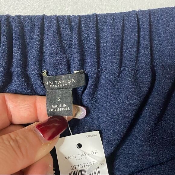 Ann Taylor Factory | Navy Capri Pants - Picture 4 of 7